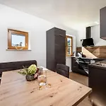 Panorama Mountain & Castle View D'fidlerin Salzburg Апартаменты *